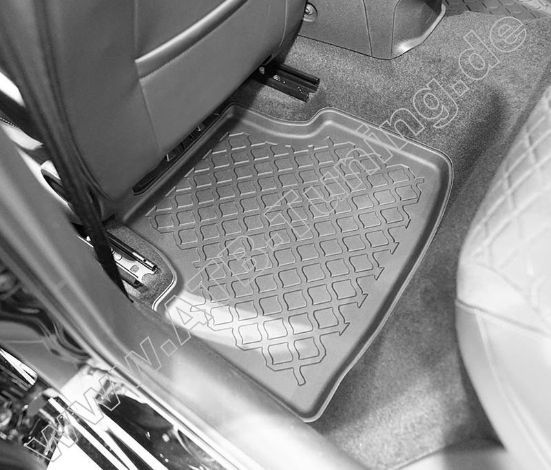 VW Golf VIII Variant Fu�matten