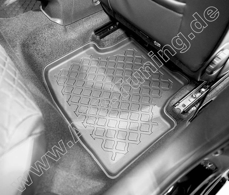 VW Golf VIII Variant Fu�matten